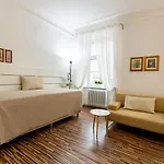Palac Daun - *