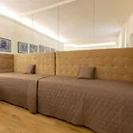 Palac Daun - *