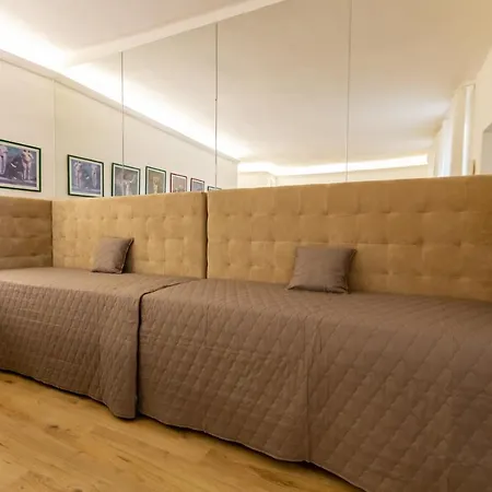 Palác Daun - *