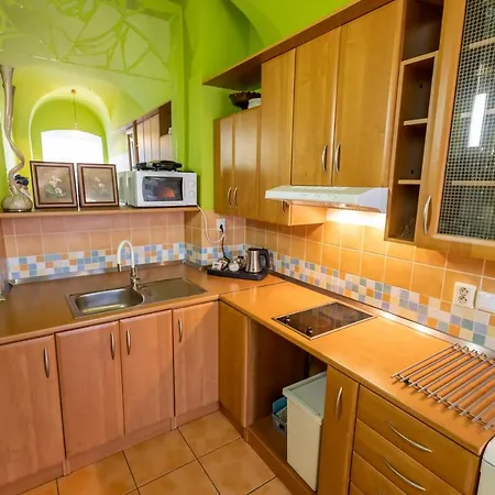 Palac Daun - *