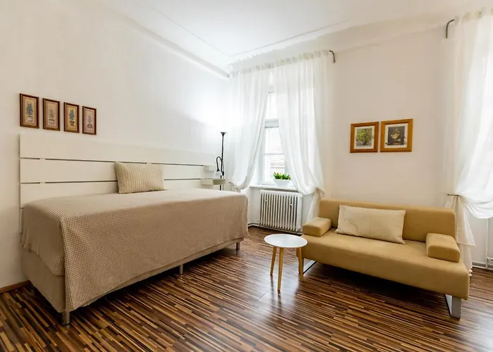 Palac Daun - *